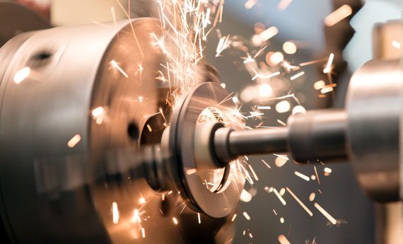Finishing metal working on lathe grinder machine with sparks